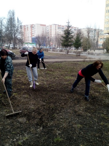 08.04.2017 года сотрудники ГУСОН ТО «Кризисный центр помощи женщинам» приняли участие в первом в этом году субботнике, который проходил в рамках месячника благоустройства родного города